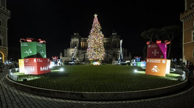 albero di natale piazza venezia natale 2021 roma