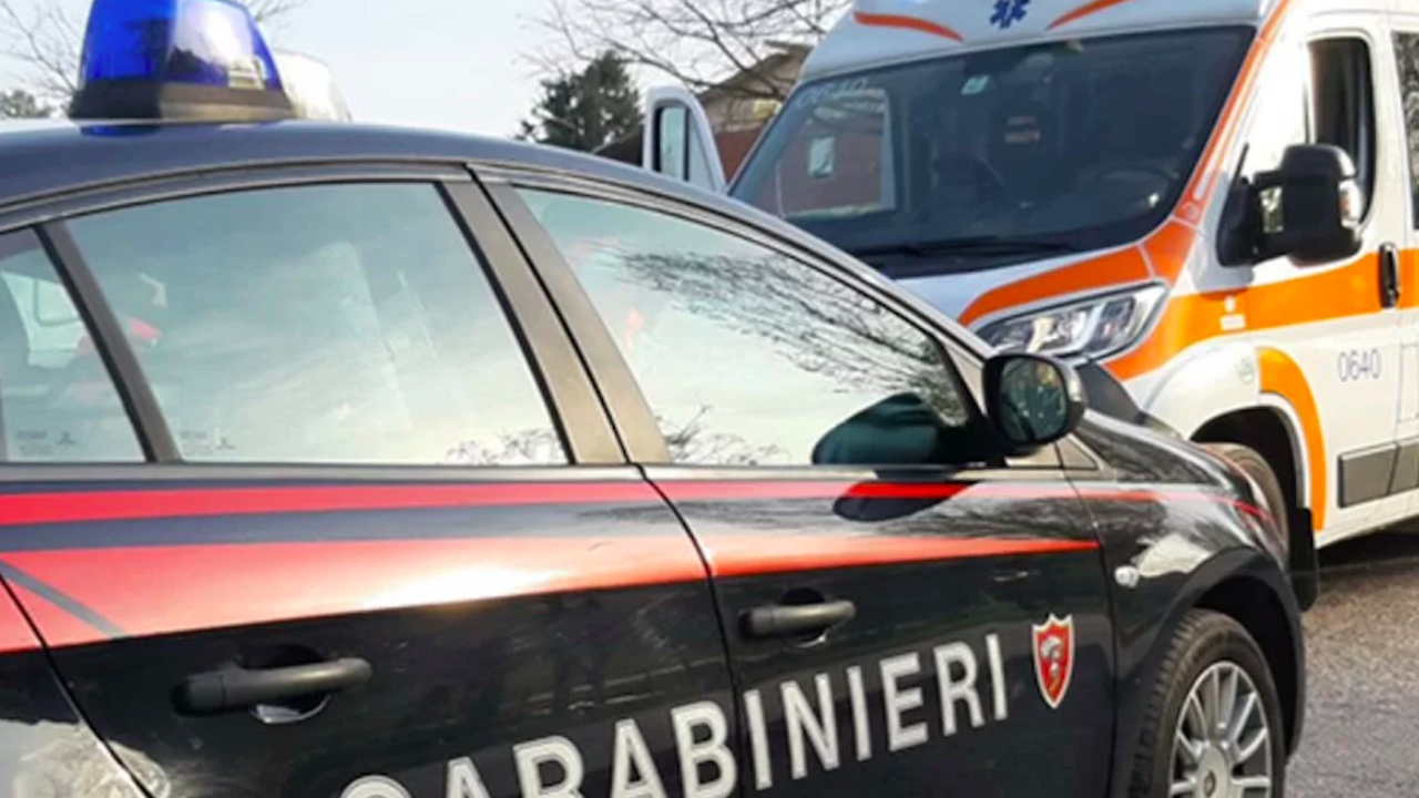 Latina, si lancia giù dal ponte sulla Pontina ad Aprilia: grave 30enne