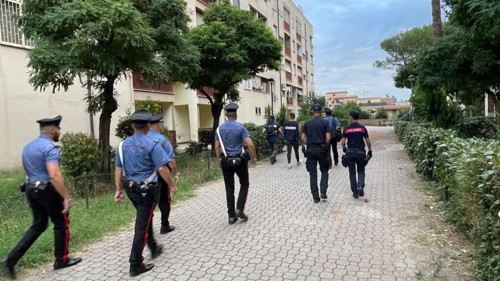 PROVINCIALE Controlli dei Carabinieri a Tor Bella Monaca 4